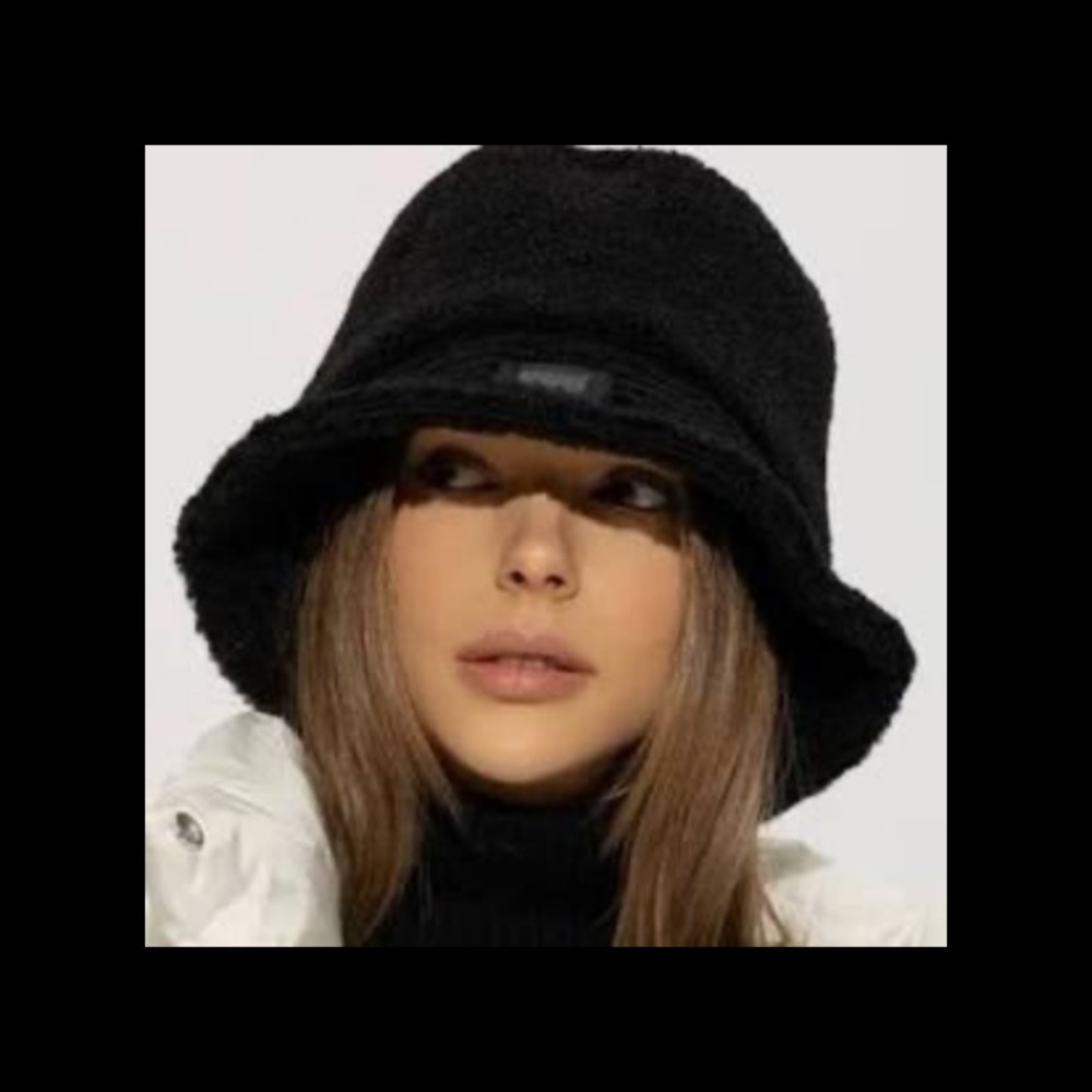 UGG Black Faux Fur Bucket Hat NWT - Picture 1 of 10